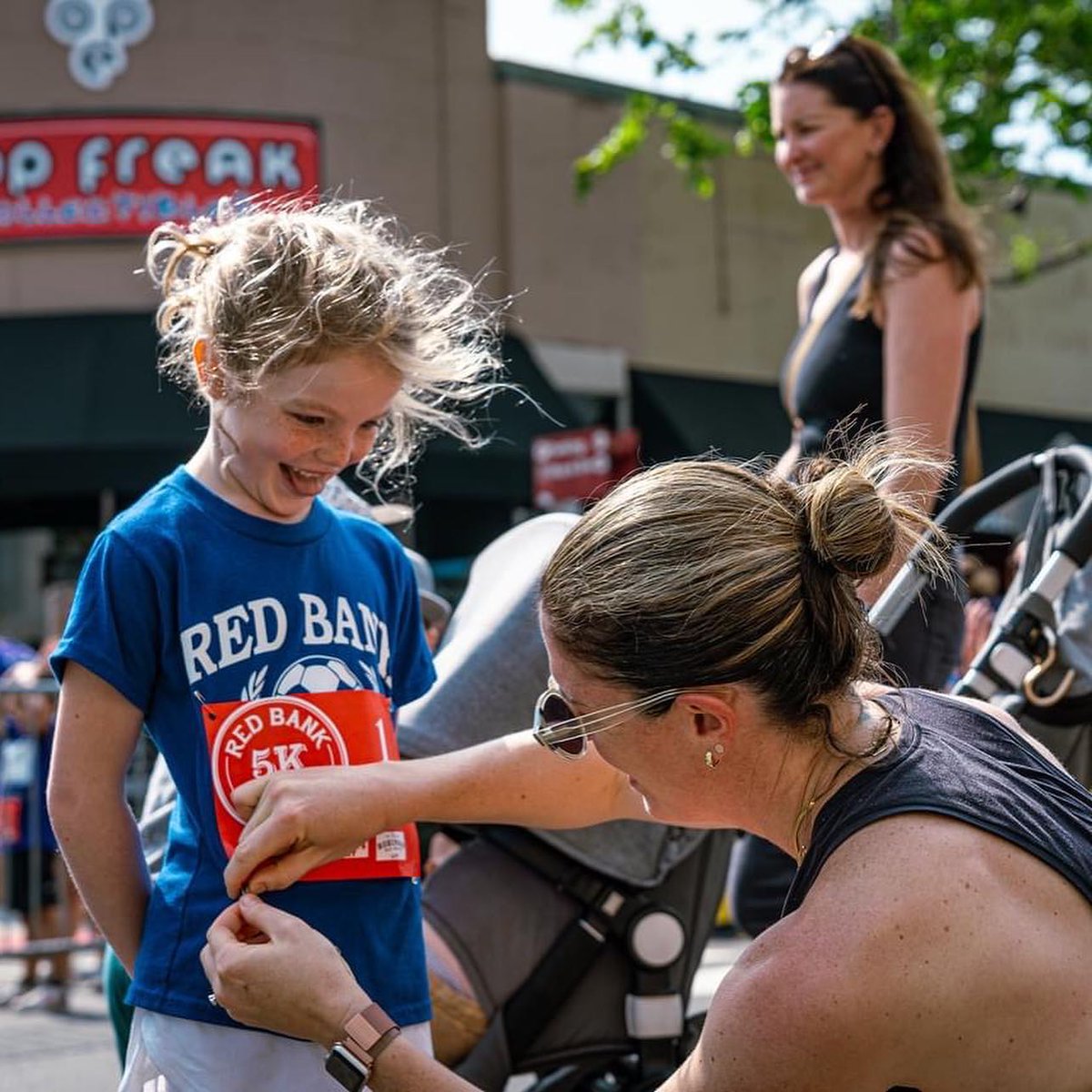 yjerseyshore's tweet photo. Run the @redbankclassic 5K & Kids Fun Run this Sat., 6/15, supporting #YMCA youth #swimlessons! ๐ Pick up bibs, t-shirts & swag bags (first 1K only) this Thu., 6/13, 12-7 p.m. at the Red Bank Family Y, then bring your bib to @triumphbrewing Red Bank 4-7 p.m. for fun & discounts. https://t.co/mWLgbkJQo9