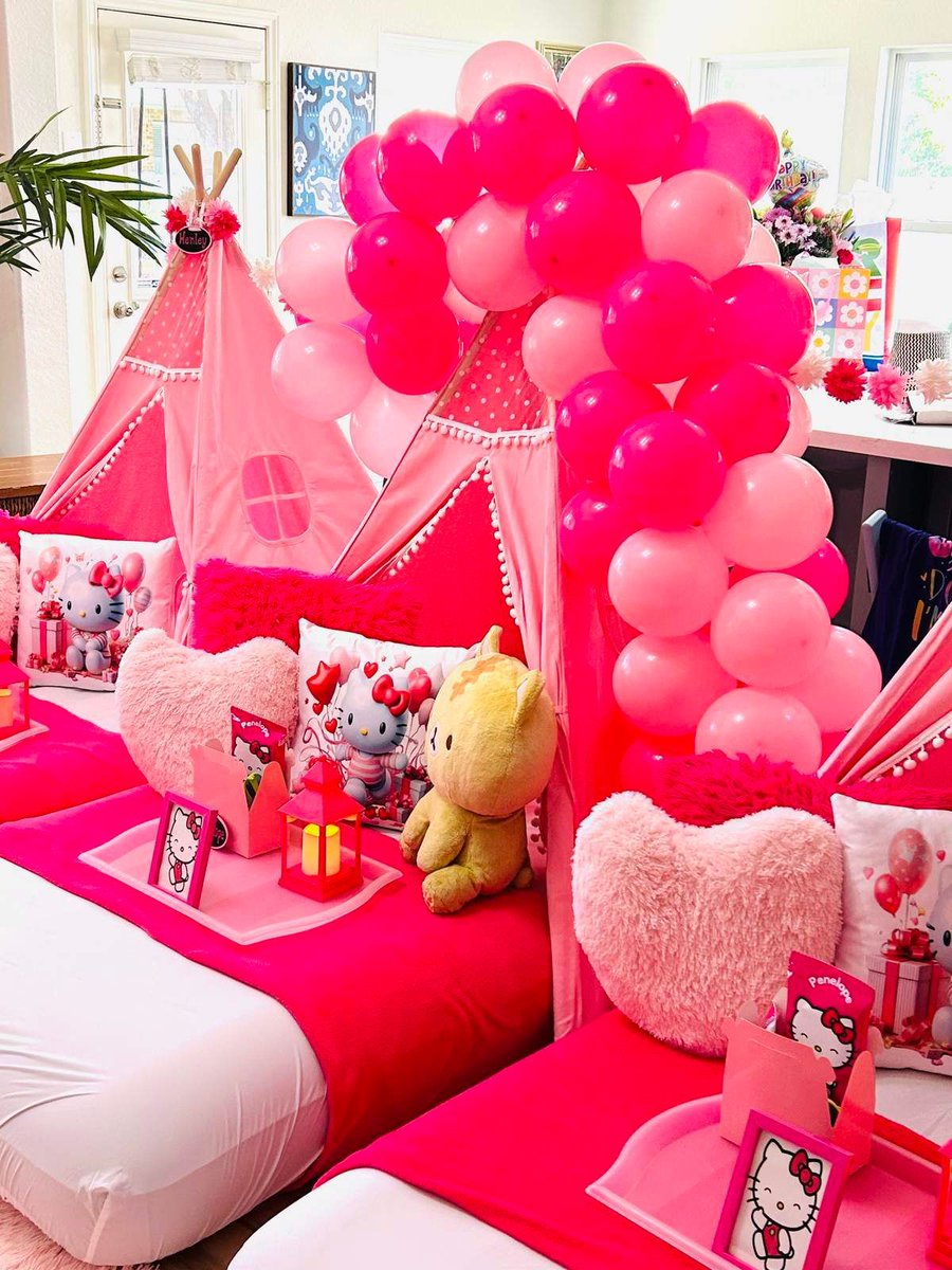 catchmyparty's tweet photo. Take a look at this cute Hello Kitty sleepover! Love the party favors! https://t.co/5DC4vB53hw #catchmyparty #partyideas #hellokitty #hellokittyparty #hellokittysleepover #sleepover #girlbirthdayparty https://t.co/o3QnXt1P7f