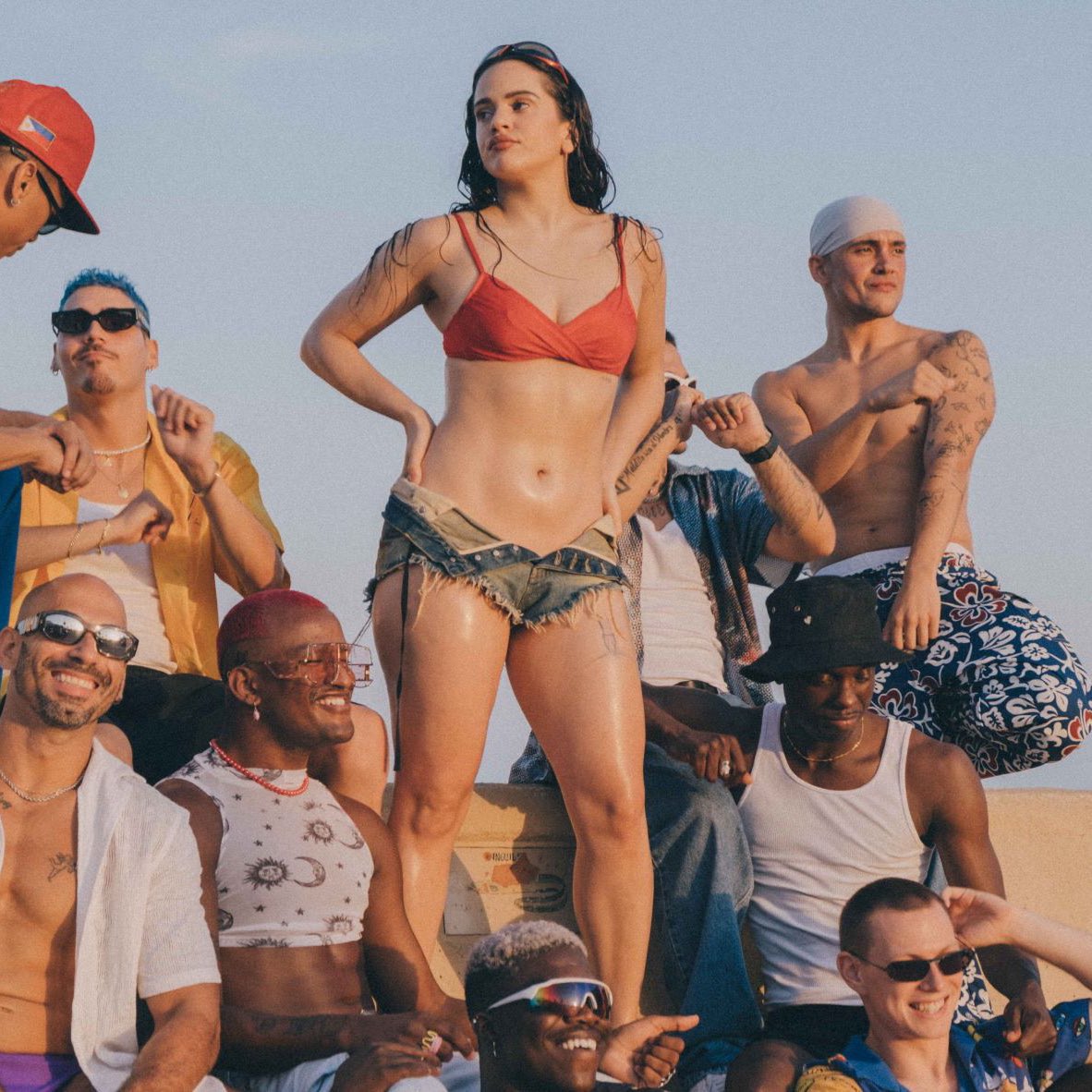 MOTOMAMlTOUR's tweet photo. "DESPECHÁ" de Rosalía se convierte en portada de la playlist "BILLIONS CLUB" de Spotify tras haberse convertido en la primera canción por una solista española en conseguir un billón de streams. https://t.co/FPhlKYHf0I