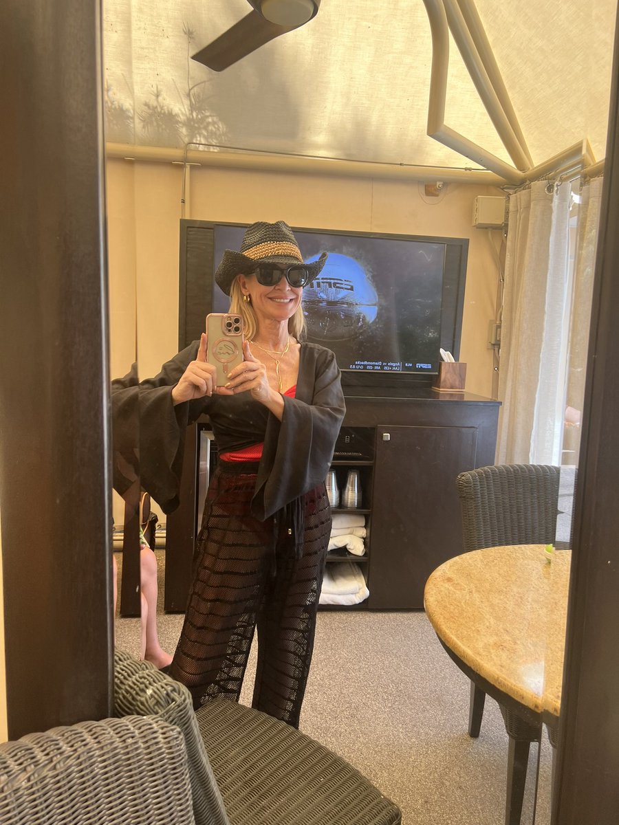MostlyAv's tweet photo. I left my hat on the plane so it had to be replaced. Pre #AVRoake planning continues at a cabana in the Oasis @TheMirageLV #InfoComm24 #AVtweeps https://t.co/j5zTcmkPgg