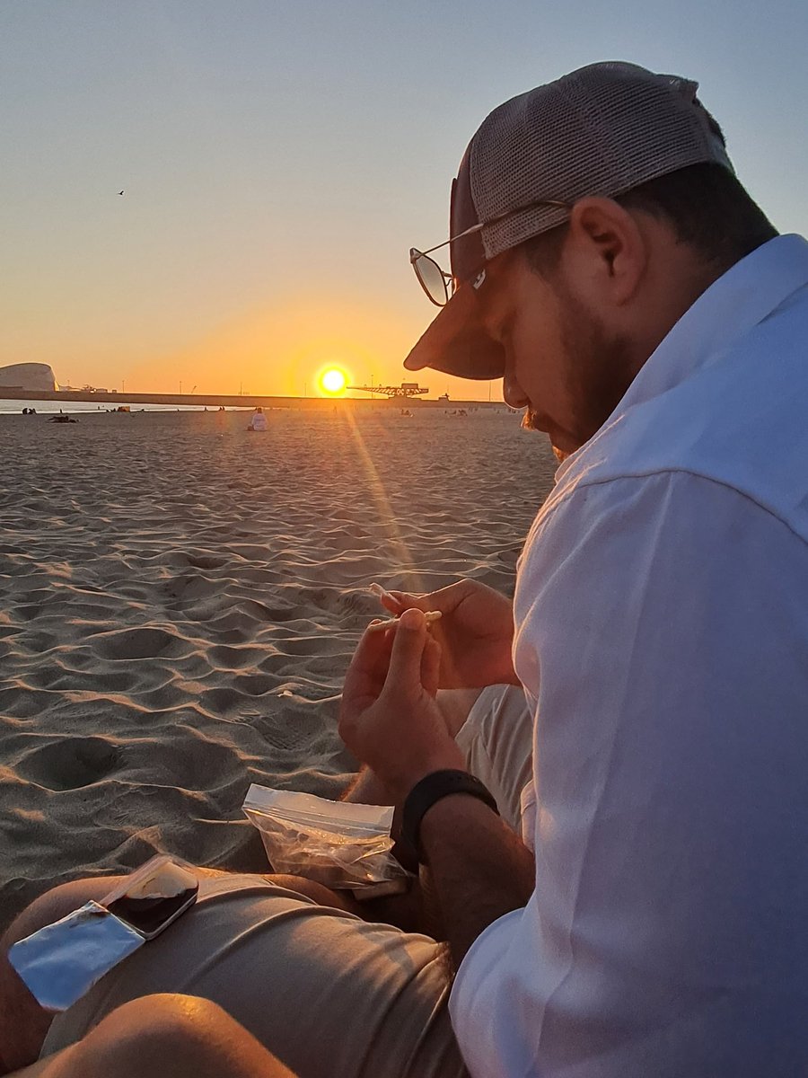 ZarateLeo10's tweet photo. ¡Qué bonito sería!

Qué bonito sería el amor cuando entendamos que: los ojos toman mil fotos antes que una cámara, las miradas besan primero que los labios, las mentes desnudan primero que las manos y las mentes hacen el amor primero que los cuerpos.

Leonardo Zarate.
¡Oporto, PT https://t.co/E1kPtTqN0x