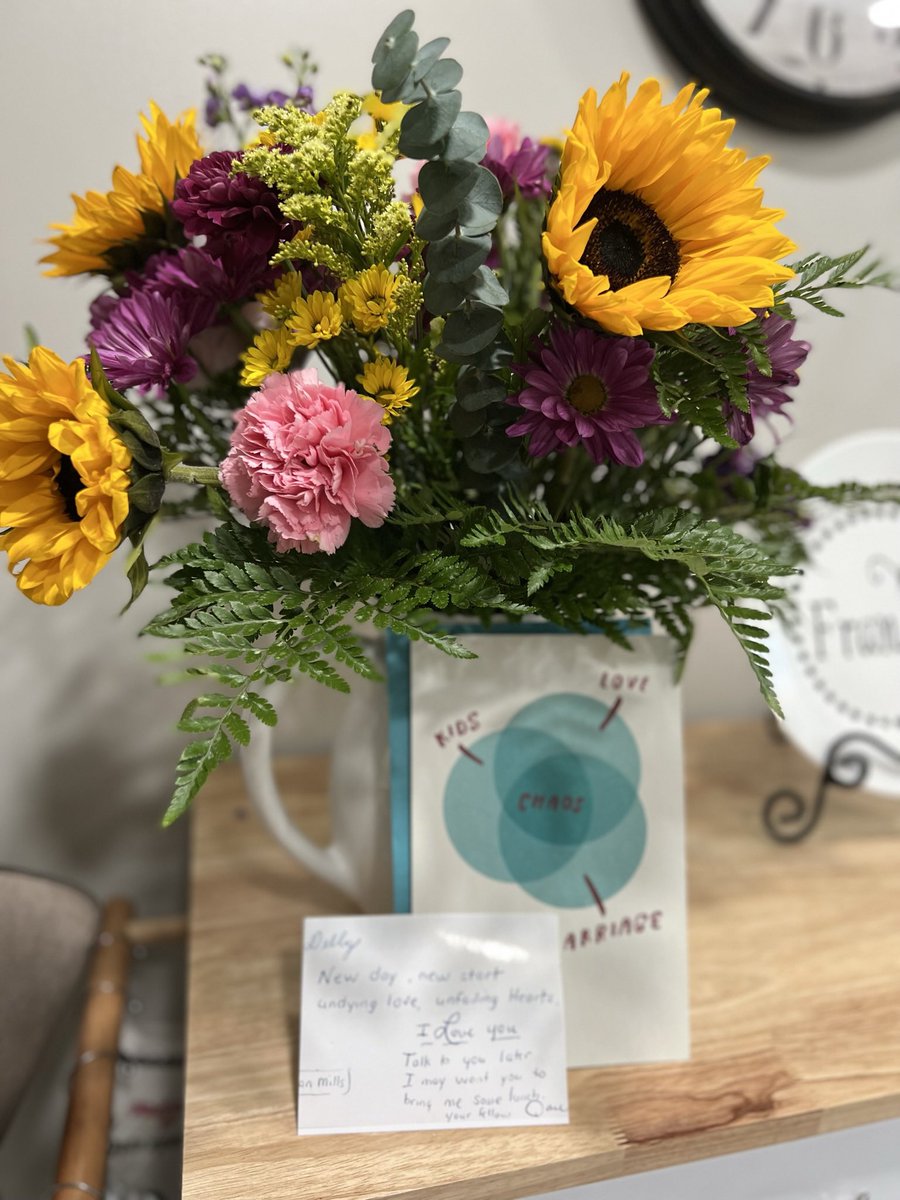HollyFranklin3's tweet photo. @PatriciaHeaton Hey you!!! I saw your Insta about flowers &amp; while I replied &amp; sent you a DM there, I figured it had been a minute since I bugged you here…so here I am, 🤷🏼‍♀️🤣! 

Always sending you all my love! 😘♥️
(We really must grab dinner at some point, lol!) https://t.co/mEbScASCsb