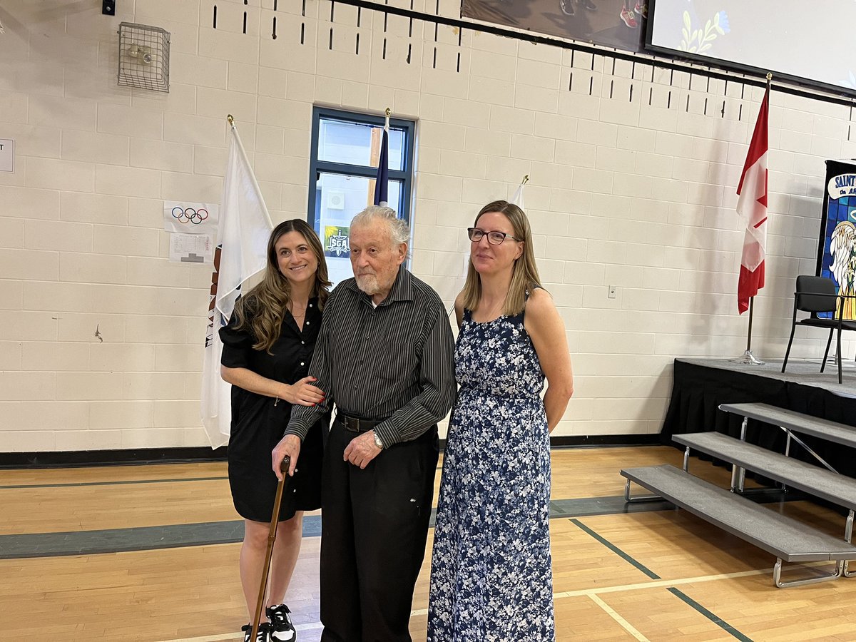MrsJPerry2's tweet photo. With deep gratitude from the @azrielifdn &amp; @stgabriel_cssd for hosting Mr. Golding. This was an unforgettable experience as Mr. Golding shared his heart wrenching story to students about surviving the Holocaust. We will never forget. https://t.co/24Dls5QOVv @CCSD_edu @krlinton https://t.co/i6ynGuZTMz