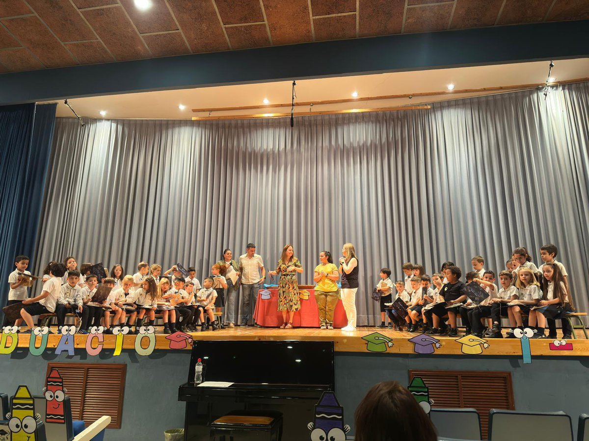 El moment tan esperat ha arribat: avui els Ratolins I els Lleons d’I5 s’han graduat! Ara fa 3 anys van començar la seva aventura al cole, avui han fet una passeta més per apropar-se al trepidant i emocionant món dels grans!!! 💪❤️ Us desitgem molta sort en aquesta nova etapa!!!