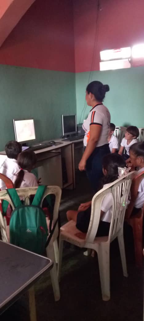 CbitApure's tweet photo. Hoy #11Jun📸|Tutores del Cbit Cosme López Hurtado realizan actividad pedagógica con niños de 2do grado "Conociendo los días de la semana en ingles",en el Mcpio #Achaguas Edo #Apure.#SomosFundabit
@MPPEDUCACION
@_LaAvanzadora
@Fundabit_
@leivi24 
@marys_orasma 
@WilmerMonte1 https://t.co/dopmnKWWwR