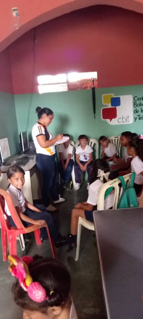 CbitApure's tweet photo. Hoy #11Jun📸|Tutores del Cbit Cosme López Hurtado realizan actividad pedagógica con niños de 2do grado "Conociendo los días de la semana en ingles",en el Mcpio #Achaguas Edo #Apure.#SomosFundabit
@MPPEDUCACION
@_LaAvanzadora
@Fundabit_
@leivi24 
@marys_orasma 
@WilmerMonte1 https://t.co/dopmnKWWwR