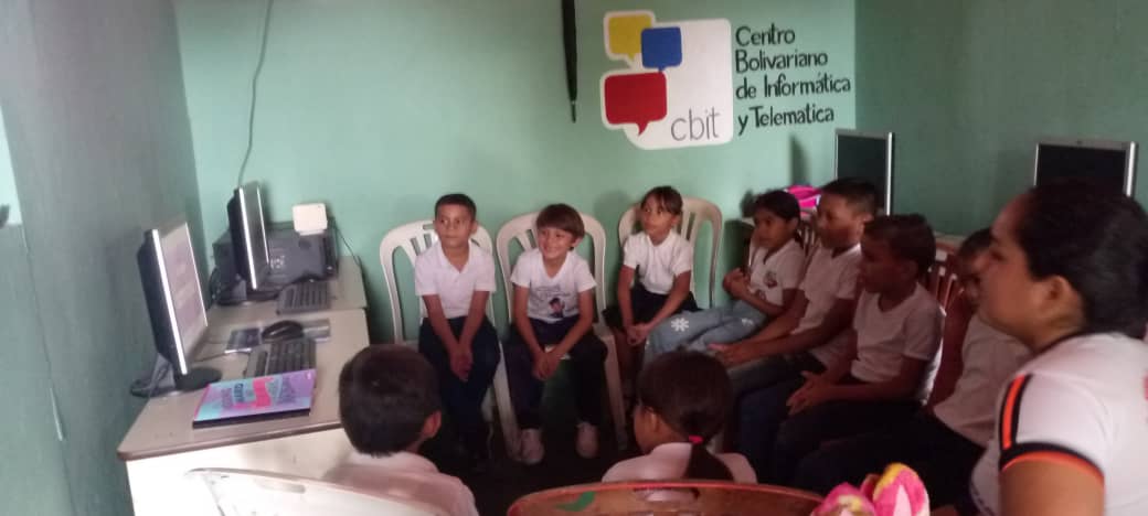 CbitApure's tweet photo. Hoy #11Jun📸|Tutores del Cbit Cosme López Hurtado realizan actividad pedagógica con niños de 2do grado "Conociendo los días de la semana en ingles",en el Mcpio #Achaguas Edo #Apure.#SomosFundabit
@MPPEDUCACION
@_LaAvanzadora
@Fundabit_
@leivi24 
@marys_orasma 
@WilmerMonte1 https://t.co/dopmnKWWwR