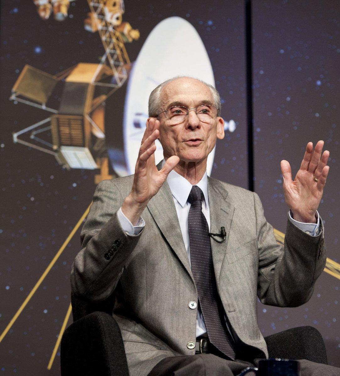 Sad to report that Ed Stone, the Voyager Project Scientist &amp; the gr8est Proj Sci ever to live, died 2 days ago.

Voyager was a class act &amp; the pinnacle in spaceflight it became because of him. tinyurl.com/bdz7wbfe

It was a pleasure to fly w/ you, Ed 🫡
You will be remembered.