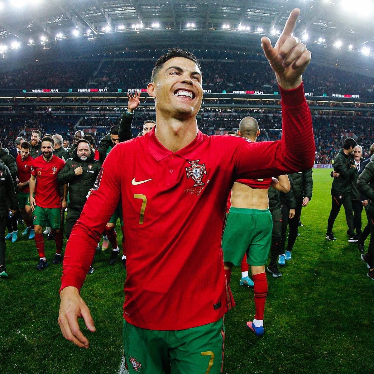 ArobaseGiovanny's tweet photo. 🔴🔴🔴 CRISTIANO RONALDO A ÉTÉ ÉLU (logiquement) JOUEUR DU MATCH. https://t.co/CNmUL3jPIh