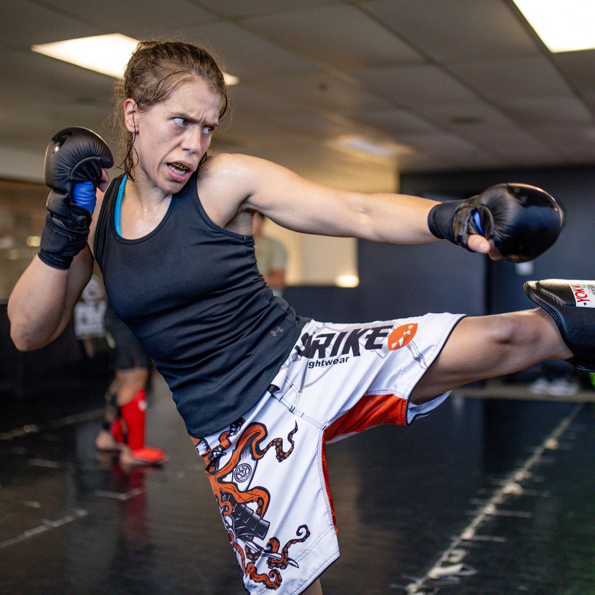 SerenaSouthpaw's tweet photo. Reenzilla 2.0 now loading... #mma #striking #muaythai #boxing #grappling #wrestling #bjj #flow #southpawoutlaw #reenzilla https://t.co/zUC9vc6eY7