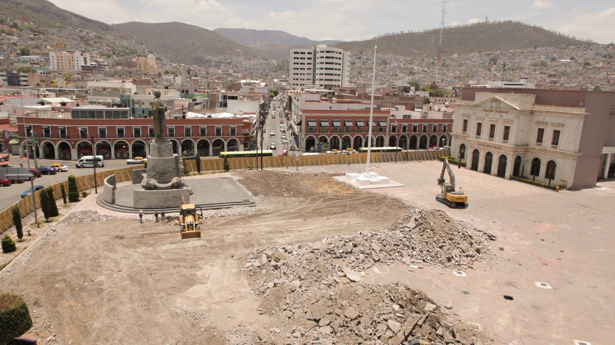 juliomenchaca_'s tweet photo. ¡Seguimos rehabilitando la Plaza Juárez!

Tomen precauciones al transitar por la zona, estamos construyendo espacios públicos dignos para las y los hidalguenses. 

#PrimeroElPueblo https://t.co/nuHNG6tfbY