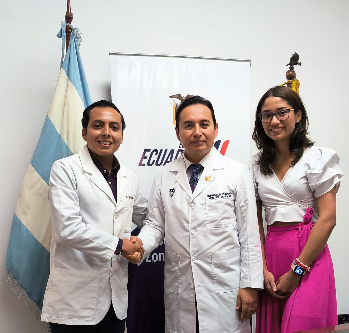 "La comunidad cuenta con ustedes para cuidar su salud y evitar que terminen con una enfermedad avanzada en un hospital. Vamos a fortalecer la instrucción formal a médicos rurales en sus derechos, privilegios y cumplimiento de obligaciones", indicó el ministro <a href="/DrFEncaladaC/">Dr. Franklin Encalada Calero</a>.