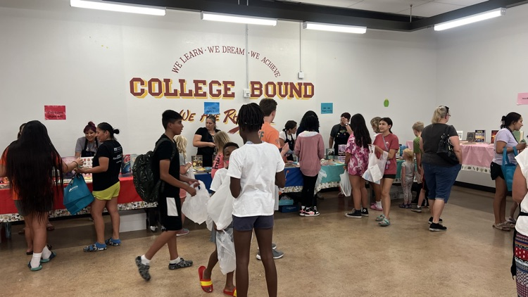 RhodesMPSAZ's tweet photo. Stick 2 Reading Event @ Rhodes! Students were provided free books. Thank you to all the community partners that participated. https://t.co/3dhBIJd5BS