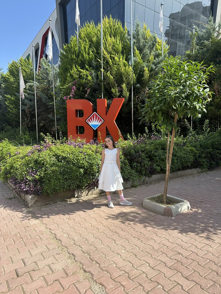 duruuyan's tweet photo. Bir serüven biter! Bekle beni ortaokul 💥 https://t.co/DJWBQwHmpN