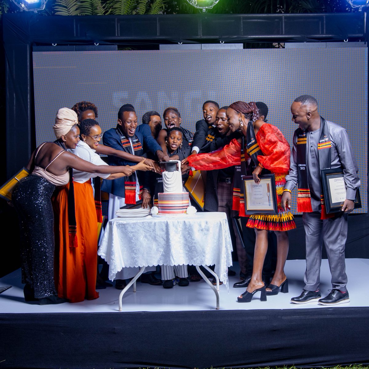 IMChallengeug's tweet photo. 📸Picture-perfect moments as our #ContentCatalyst23 graduates gathered together to cut the beautiful graduation cake! 🎂
Organized through our collaborative effort with the @FrenchEmbassyUg, the Content Catalyst Program empowered 15 skilled talented and experienced young content creators from urban regions of Uganda, to achieve self-employment and build sustainable businesses within their communities through a year-long digital skills training and incubation program
Here’s to sweet success and new beginnings! 🍰