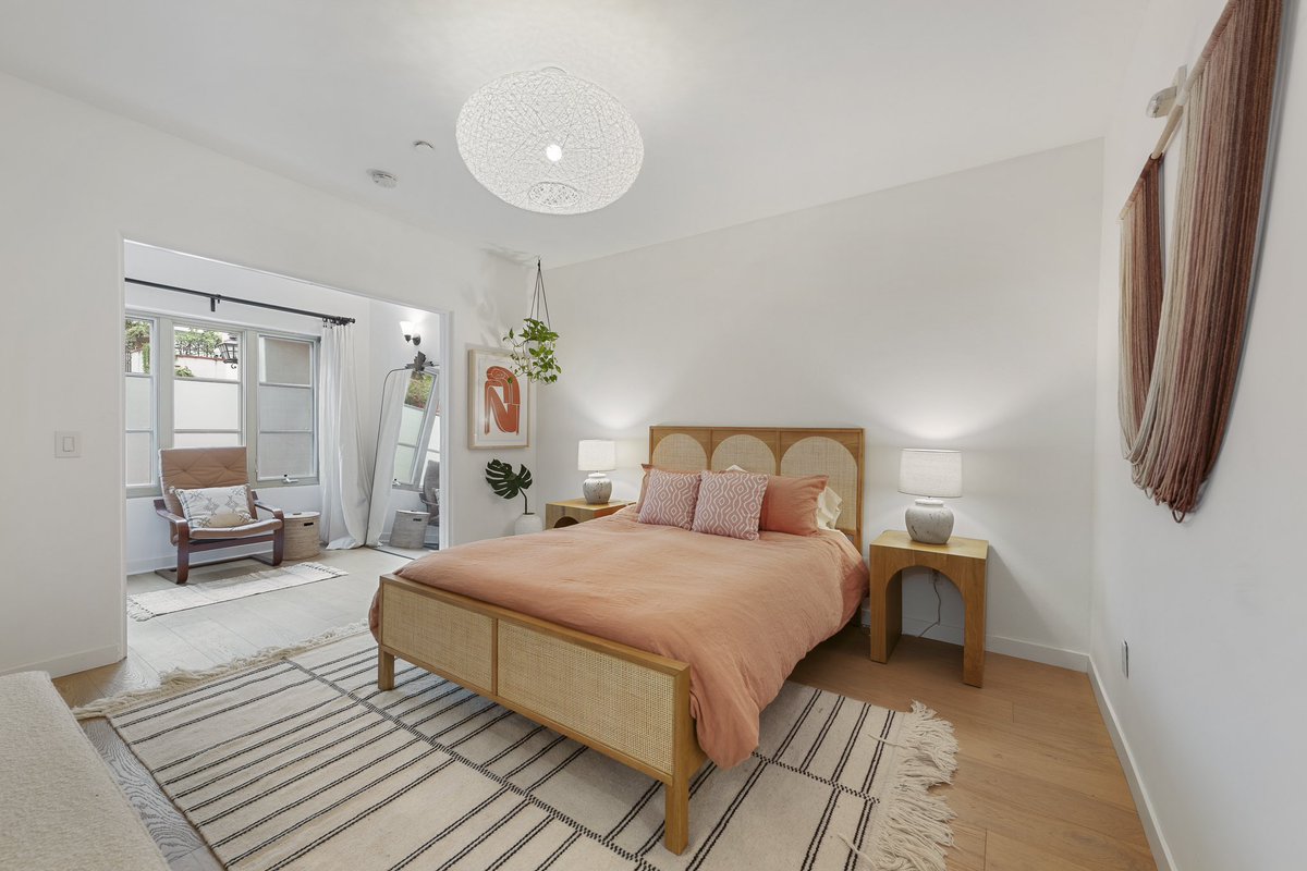 RogerPerryLA's tweet image. JUST REDUCED! 

1414 N Harper Ave #3

For Lease! $6k/mo

3 bd • 2 ba • 1,470 sq ft

Exquisite Spanish Condo in “7 Fountains” For Lease! - 
All on a single level, this feels like its own detached home with a private one-car garage &amp;amp; laundry room.