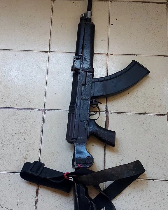 meridadeleg's tweet photo. Vía @douglasricovzla

Peligroso secuestrador fallece al enfrentarse a comisiones del Cicpc en el Zulia.

#Cicpc #PorTuSeguridad #Venezuela #PoliciaCientifica #Criminalistica #paz #Noticia #suceso
 #SomosConstructoresdepaz
#CompromisoYTrabajo
#CuadrantesPorLaVidaYLaPaz https://t.co/GRkG7RUmgl
