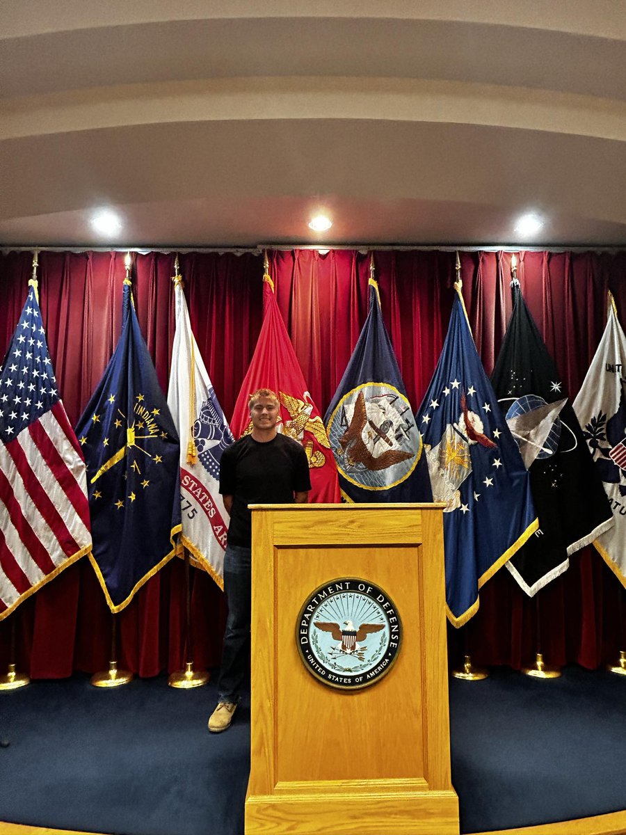 kaciymarco's tweet photo. Proud of you!! @MarcoVe06 signed with US Army today. You will do great things in life. We love you! #USArmy #senioryear https://t.co/28KhFsQV0f
