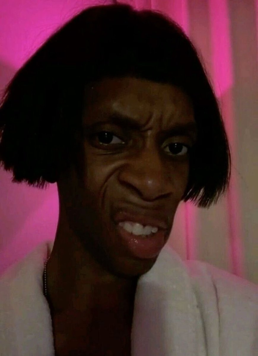 kaiaraex's tweet photo. “i think he just fancy’s me tbh”  harriet. shut the FUCK UP. you are insufferable #loveIsland https://t.co/z4UZEYrc3N