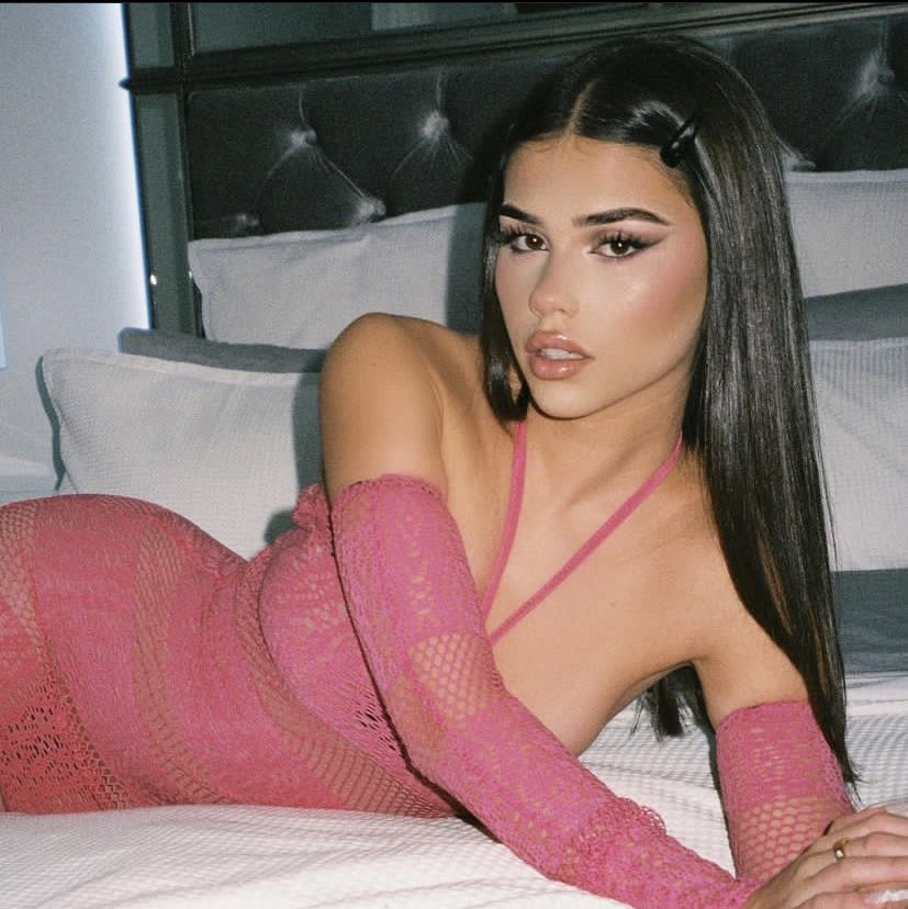 PefectNight_'s tweet image. Sweet like sugar. I’m your favorite dream. 🍬💭