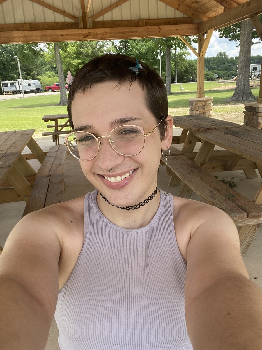 goonbuj's tweet photo. Pretty day 😊✨#transgirl #onlyfans #thicc #transgirls https://t.co/u5IQayOxbE