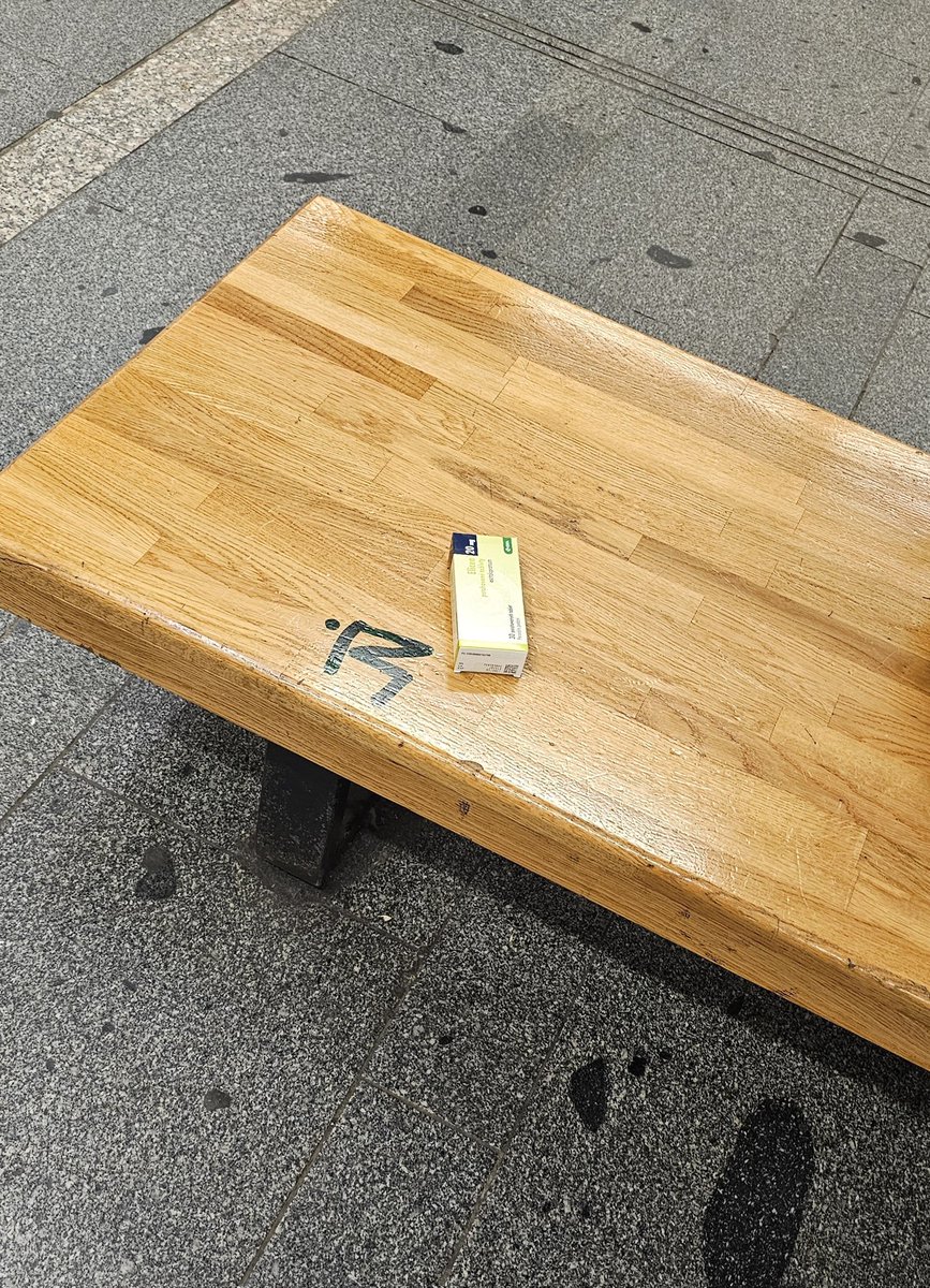 V metru narazíte na lecos, dokonce i na krabičku s léky. Nepoužitelné léky patří zpět do lékárny a nikoho by nemělo napadnout, aby nalezené léky užíval. Takové léky mohou být kontaminované, špatně skladované nebo prošlé, jejich užití tak může způsobit velké zdravotní komplikace