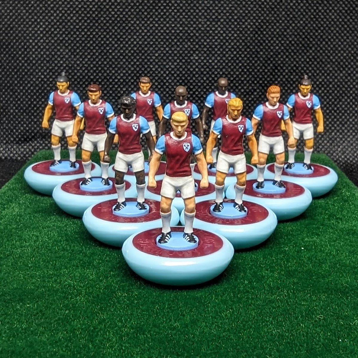 Thank you all for helping me hit 800 followers! ❤️ Your support has pushed me on to keep producing #subbuteo #art and to improve on the skills I have acquired over the last few years 🎨🖌️

#tablefootball #football #vintage #retro #hobby #miniaturepainting #boardgames #nostalgia