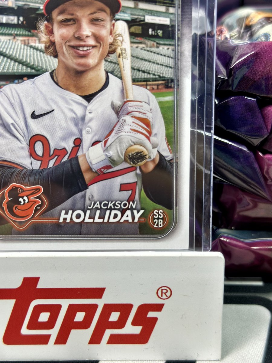 mamabreakscards's tweet image. One of the funnest modern baseball cards made! But wait, this bat knob has “Fun Face” scribbled out?! 🤯🤯🤯

Pulled on @fanaticslive 
#toppsseries2 #eastereggs #jacksonholliday #ssp #ssp #funface #billripken @Topps
