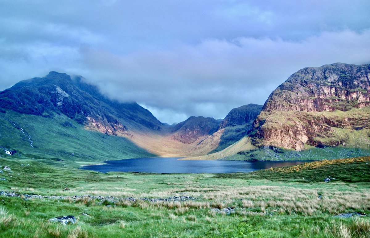 MunroMoonwalker's tweet photo. Evening of magical light in the heart of the #Fisherfield mountains #scotland #nwhighlands https://t.co/xC4D59tL1U