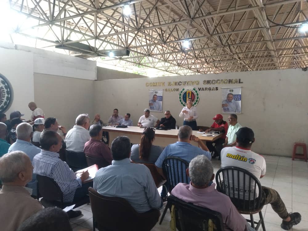 Participación de la Secretaría Femenina Nacional, en significativa reunión del Ces de Caracas, en apoyo a las actividades en promoción del voto blanco ! <a href="/adbernabe/">Bernabé Gutiérrez</a> <a href="/Luisemartinezh/">Luis Eduardo Martínez</a> <a href="/ADVenezuelaa/">Acción Democrática</a> <a href="/mydonascimento/">Myriam Do Nascimento</a> <a href="/ADNixonM/">Nixon Maniglia</a>