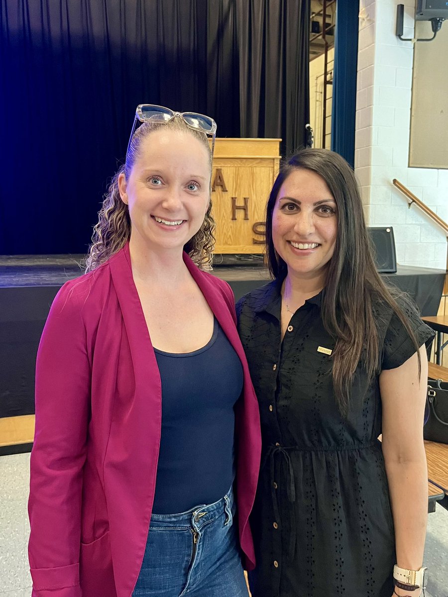 MADDDurham's tweet photo. Thank you to our 2 volunteer speakers for going into the high schools in Durham Region to share your personal stories of trauma &amp; loss. 9 high schools, over 2700 students &amp; staff… it’s not easy but it’s an important message. 🤍🩶❤️ #projectsafeprom #makethepledge #drivesober https://t.co/unIYTnUmJW