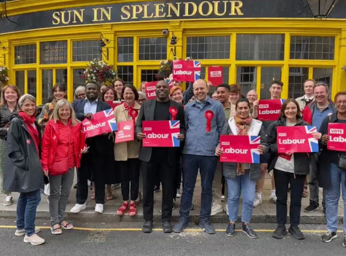KensingtonCLP's tweet photo. Huge thank you to everyone who joined us today @labourdoorstep_ in Notting Hill Gate & Bayswater with our brilliant candidate @josephpowell
Special thanks to @DavidLammy and @CatherineWest1 for their support.
#VoteLabour #VoteJoePowell #TimeForChange🌹 https://t.co/2MJ7lU7BGJ