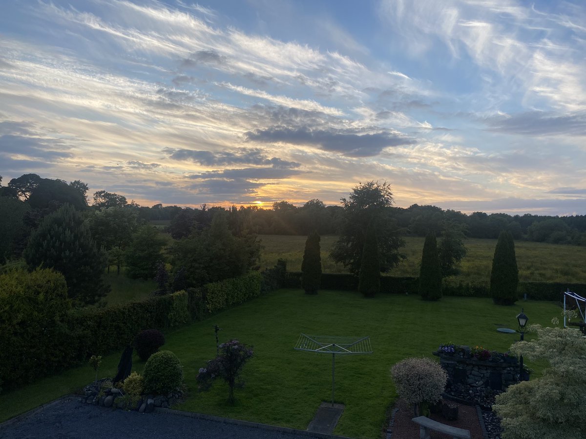 jackiemcguin's tweet photo. Day 1990 of #2000daysofwalking a late walk after a long, busy day in Athlone. #Rathowen #365crew https://t.co/kt573CRMlv