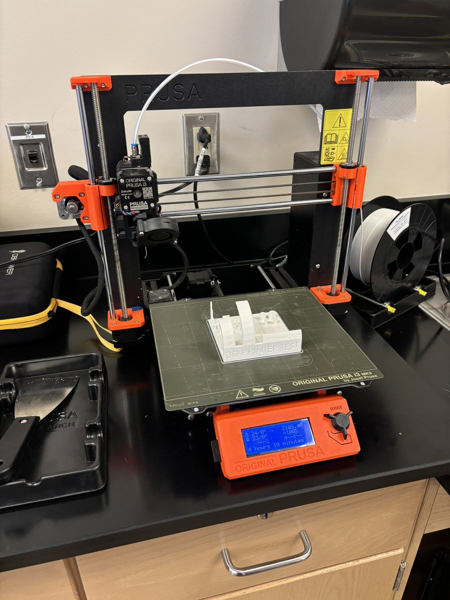 MrsKoch2025's tweet image. #INCSPDWeek has been great so far! Excited to bring some new 3D printing strategies to DES! @MrsCiempola @DES_Broncos