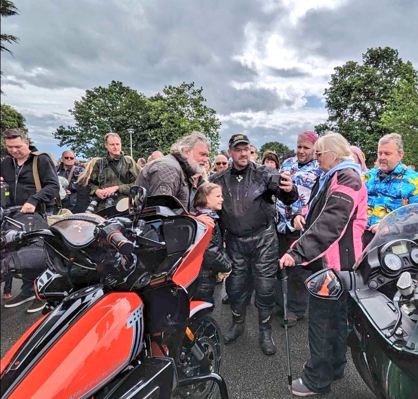 Chris Cartwright tweet media