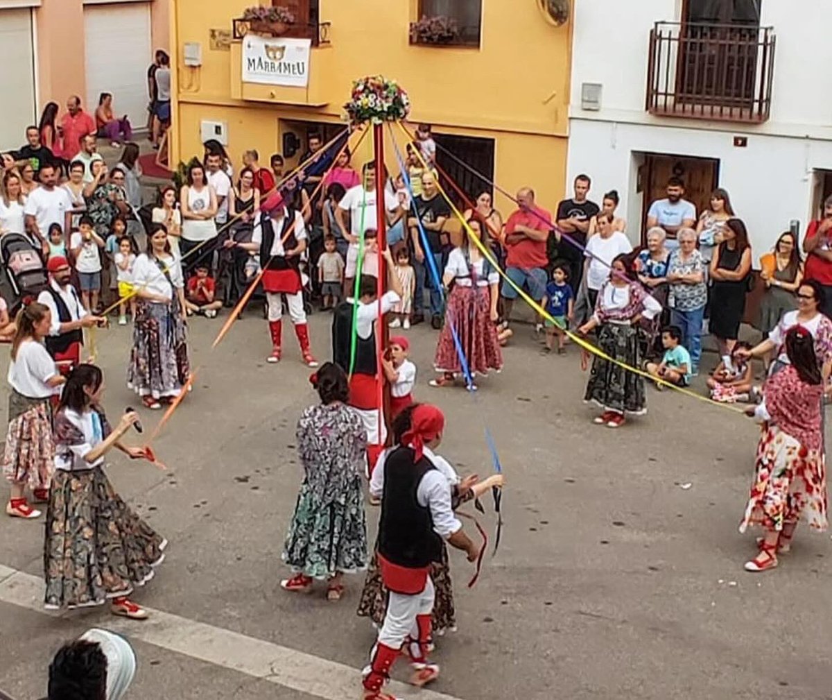 gitanescervera's tweet photo. Quina festassa, @FMarrameu 💐! Així vam ballar i garlar el passat dissabte a Torrelameu.

Gràcies per convidar-nos-hi! 🫶 

📸 Imatges cedides pel festival https://t.co/MreY10ZXMY