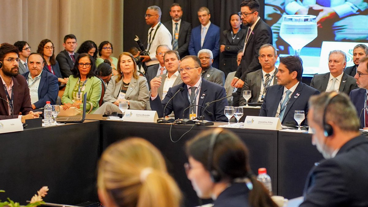 ViniciusFerroC's tweet photo. Participei hoje, junto ao governador @carlosbrandaoma, da 3ª reunião do Grupo de Trabalho de Economia Digital do G20, liderada pelo ministro @DepJuscelino. Uma excelente oportunidade de discutir planos para o desenvolvimento tecnológico e sustentável para o Brasil e o Maranhão! https://t.co/9bsFHct9Nn