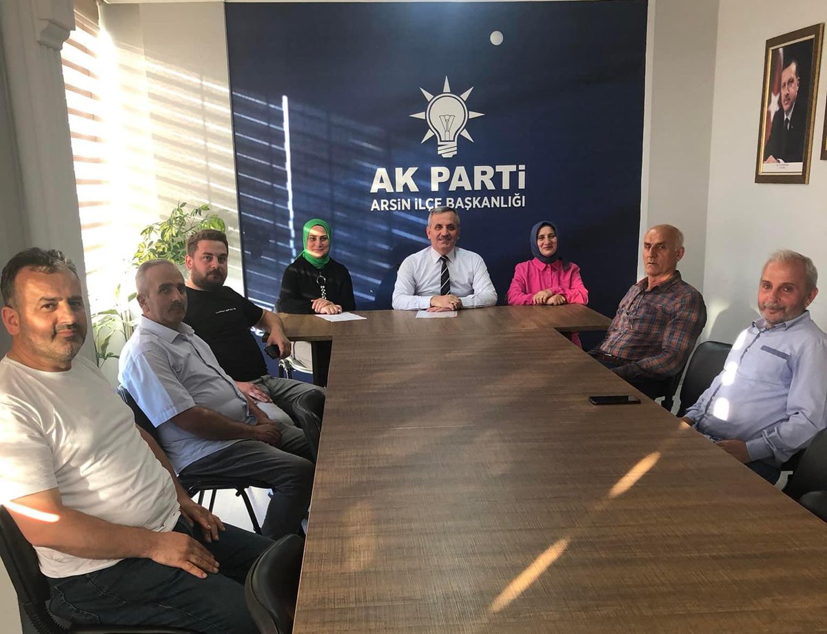📍Ak Parti Arsin İlçe Başkanlığı 

İlçe Başkanımız Paşa Kozoğlu, Kadın Kolları Başkanımız Süheyla Tutum ve yönetim kurulu üyelerimizin katılımlarıyla haftalık olağan yönetim kurulu toplantımızı  istişarelerde bulunarak gerçekleştirdik.