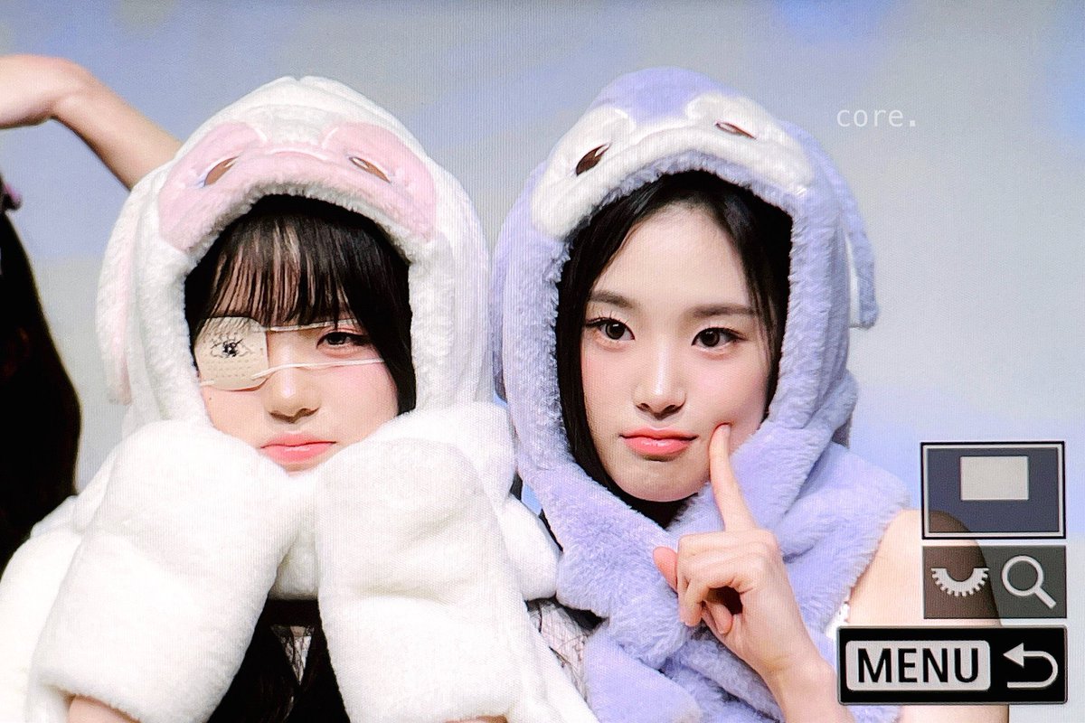 S24core's tweet photo. why i think farmerz would be the perfect duo name for chaewon a jiyeon a thread 🧵#tripleS #트리플에스 #JiYeon #지연 #지서연 https://t.co/tABnuC01Ic