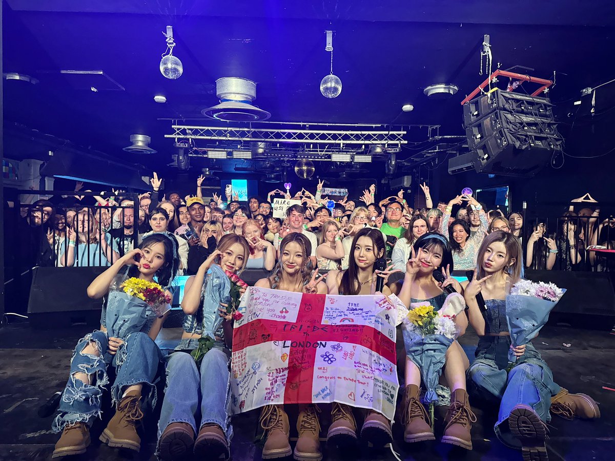 tribedaloca's tweet photo. [#Tour_Diary]
LONDON TRUE💕
Thank you for sending me your love

#트라이비 #TRI_BE 
#TRIBEDIAMONDTOUR
#TRIBEINEUROPE https://t.co/v5oG1zQtEj
