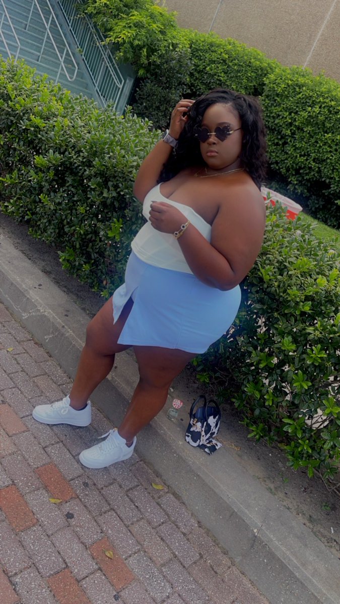 RavenNumber2's tweet image. Handle Me ? Who Gone Handle Me 🥵

#HotGirlSummer