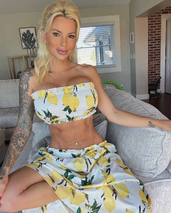 When life throws you lemons, throw em back!! ✌🏻 https://t.co/brYurml22T