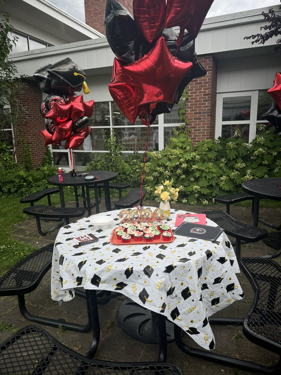vvisners's tweet photo. Congratulations Saxe class of 2024, especially Lihan! @SaxeMS https://t.co/HUbqVhJ5pV