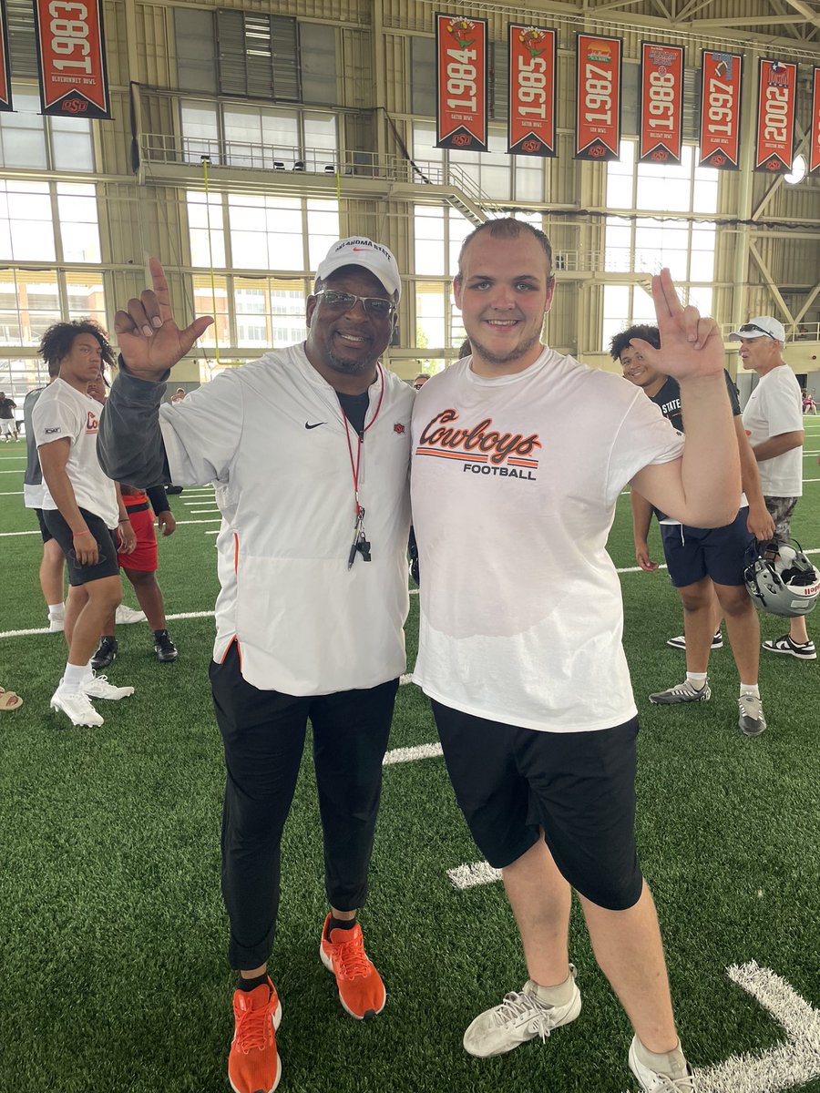 AbramOller25's tweet photo. Learned a ton at the Dl/Ol camp for @CowboyFB 
From @CoachPRandolph 
@PlayBookAthlete #WHYIGRIND https://t.co/TTKJB0qP5y