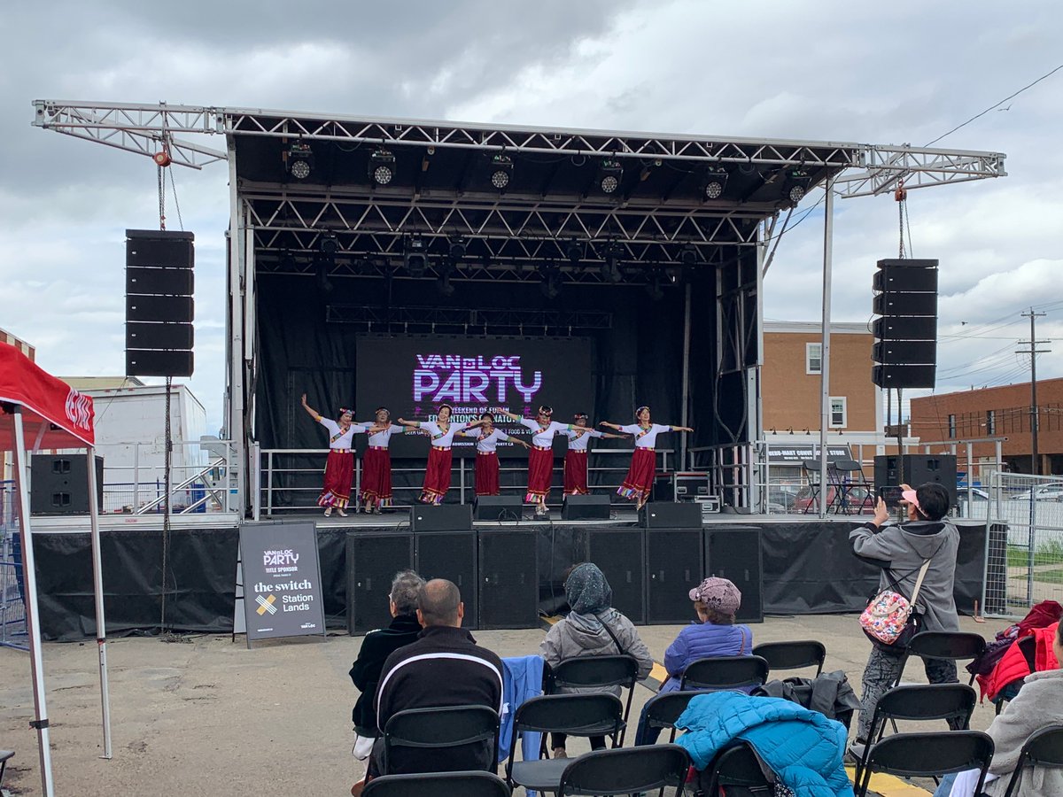 takeETSalert's tweet photo. This weekend ETS attended the Van bLoc party. We had such a great time connecting with the local Chinatown community!
Thank you to the organizers and to everyone who came and said hi while we were there! #YEGTransit #yegchinatown #vanloc https://t.co/DDUTFU5CVo