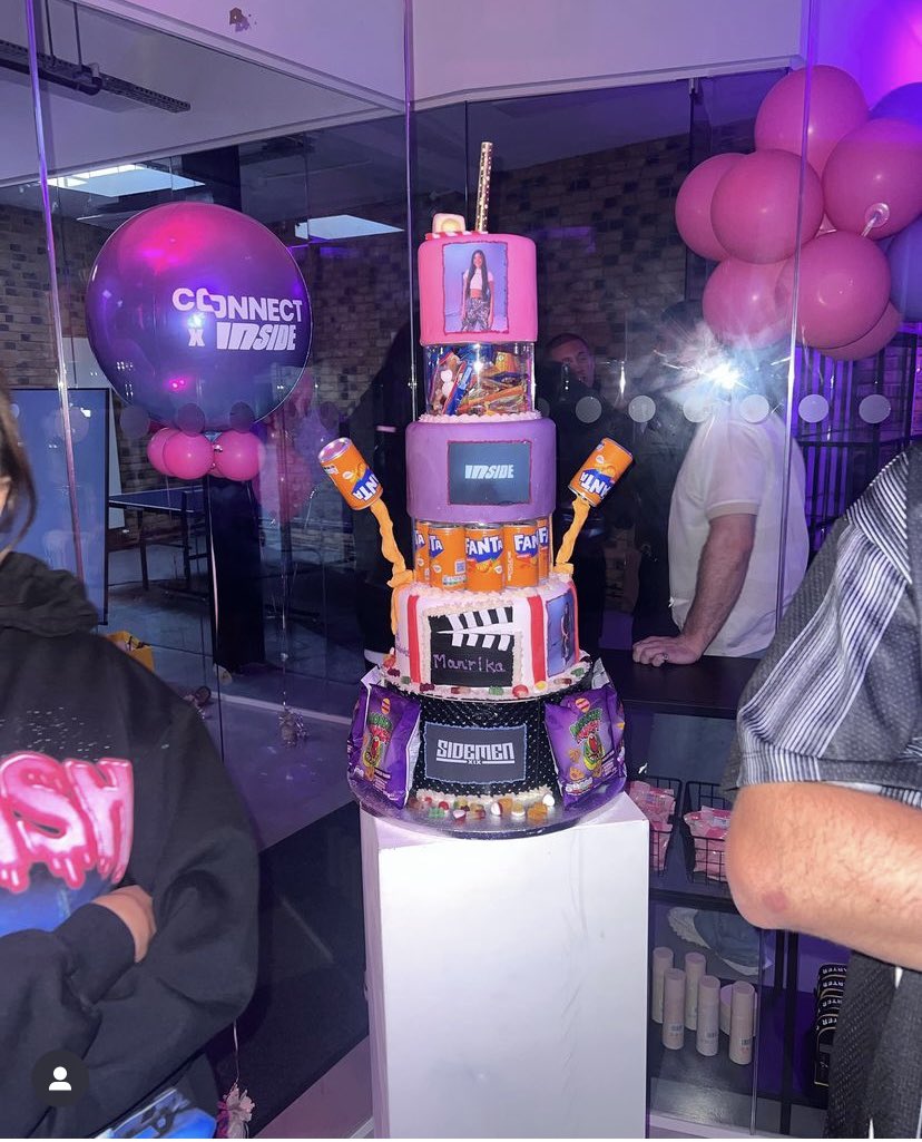 ABCAKES's tweet photo. Enjoyed making this cake for the boss girl that is @manrikakhaira who won @sidemen inside show! One of the coolest thing about this process was watching the actual show while making the cake! Best creative process ever! 

#youhaveoutdonehollywood #cakemakertothestars https://t.co/OZfREfD1EO