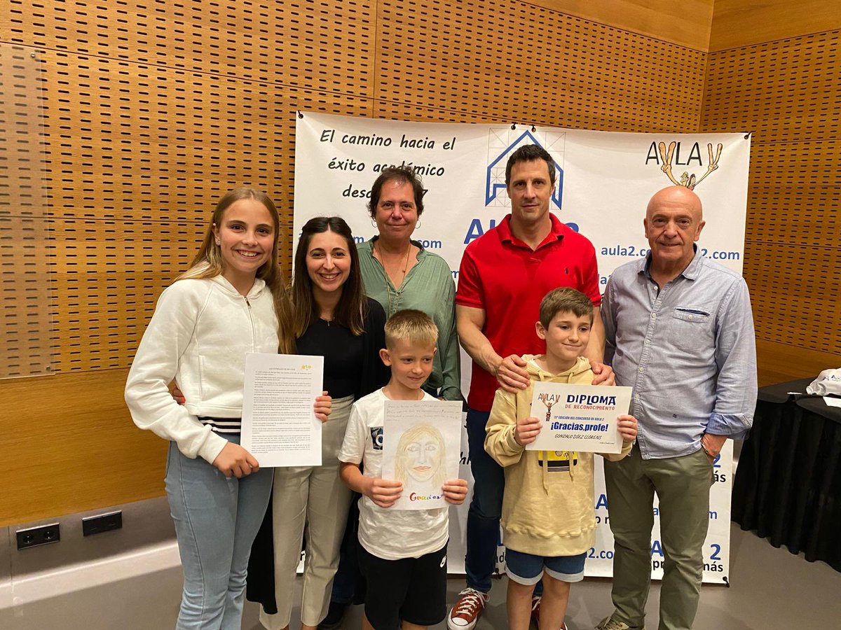 ClaretLarraona's tweet photo. Esta tarde hemos podido acudir a la entrega de premios del concurso “Gracias profe”.
¡Enhorabuena a Odei, Gonzalo y Amaia por sus trabajos Y gracias a @aula2_pamplona por hacer posible este encuentro tan bonito.
#graciasprofe #aula2 #somosclaretlarraona https://t.co/PRl3JRusyI