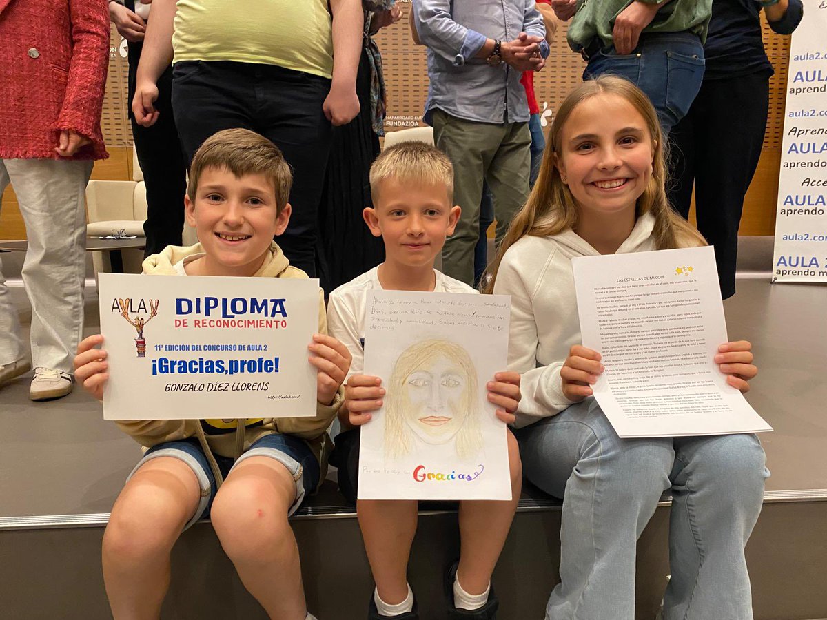 ClaretLarraona's tweet photo. Esta tarde hemos podido acudir a la entrega de premios del concurso “Gracias profe”.
¡Enhorabuena a Odei, Gonzalo y Amaia por sus trabajos Y gracias a @aula2_pamplona por hacer posible este encuentro tan bonito.
#graciasprofe #aula2 #somosclaretlarraona https://t.co/PRl3JRusyI