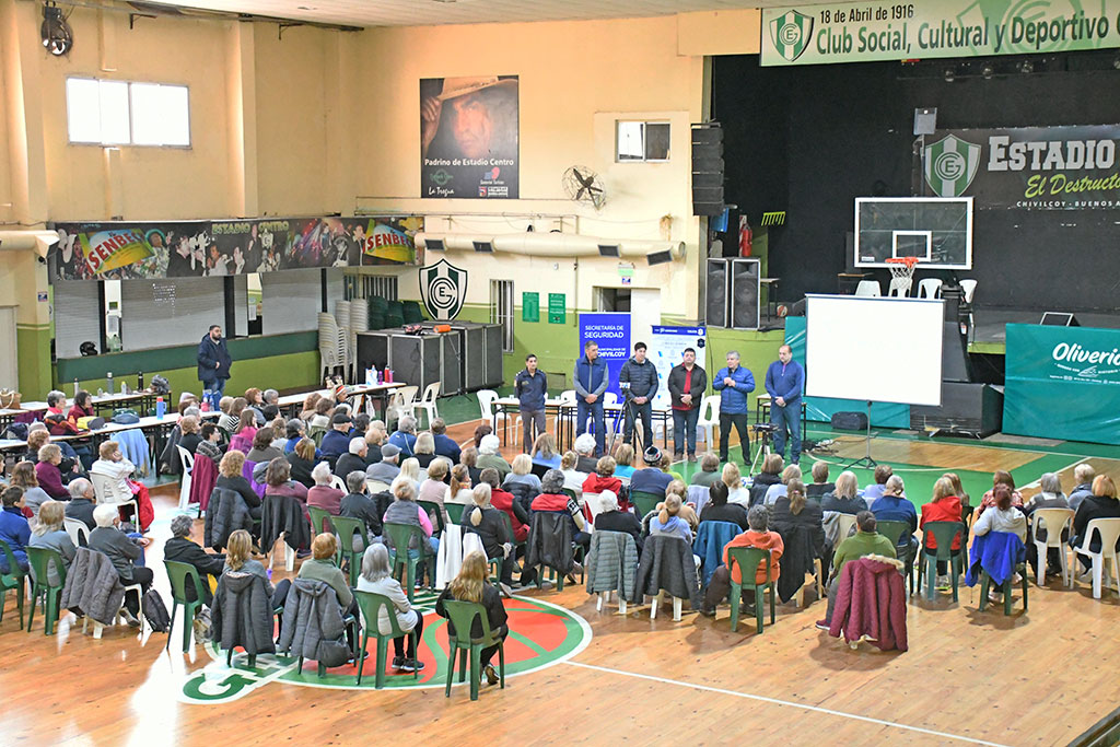 ⭕ SEGURIDAD
👉 Se brindó una charla sobre prevención de delitos informáticos destinada a los adultos mayores

facebook.com/share/p/e6kPCp…