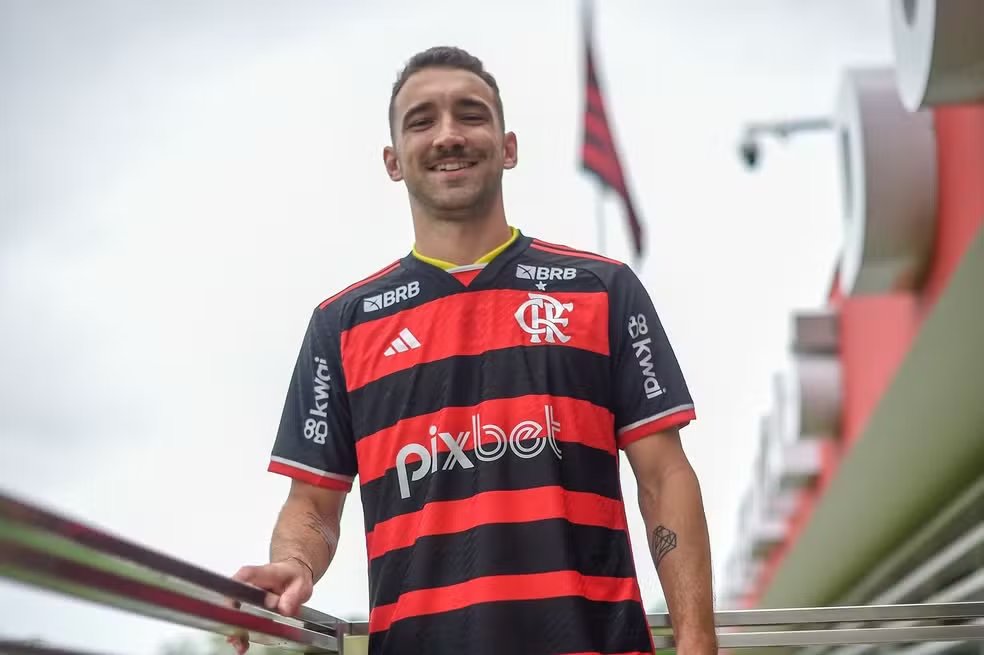MUDANÇAS NO TIME PARA QUINTA! 

 Tite testa time com Léo Pereira na esquerda e Léo Ortiz de volante.    

Provável escalação: Rossi, Wesley, Fabrício Bruno, David Luiz e Léo Pereira; Léo Ortiz, Igor Jesus e Lorran; Gerson, Everton Cebolinha e Pedro.  

[<a href="/geglobo/">ge</a>/<a href="/fredgomes1985/">Fred Gomes</a>]